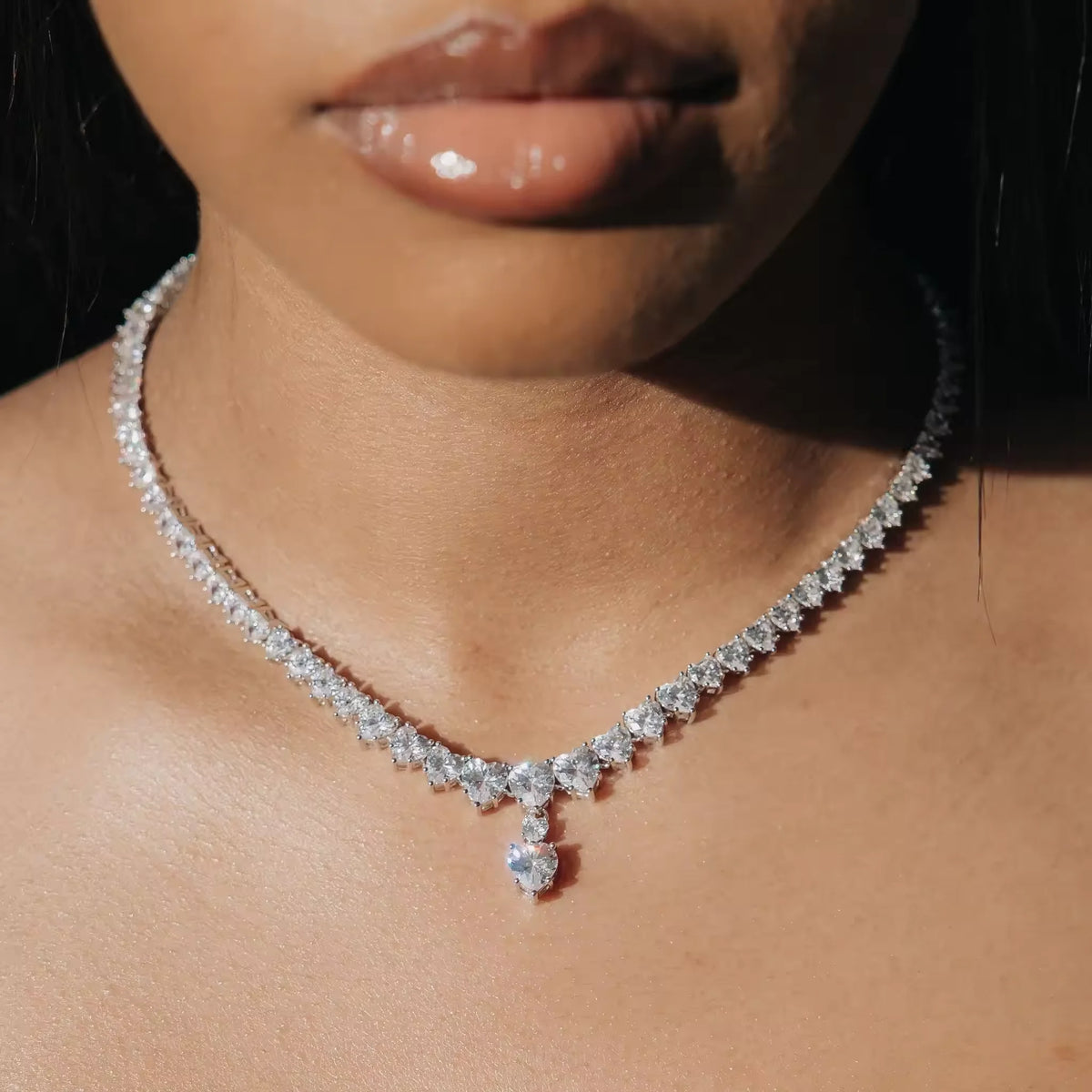 Collar de cadena con dije de corazón, baloncesto y tenis para mujer con micro pavé de circonitas