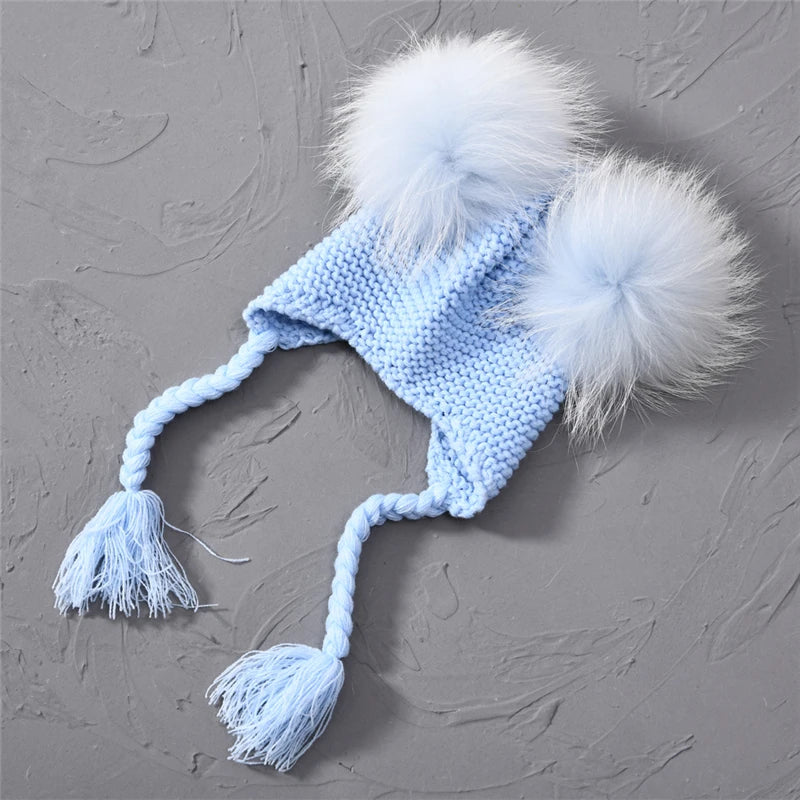 Gorro de punto con dos pompones de piel auténtica para bebés y niños, gorro de invierno con orejeras para niña y niño