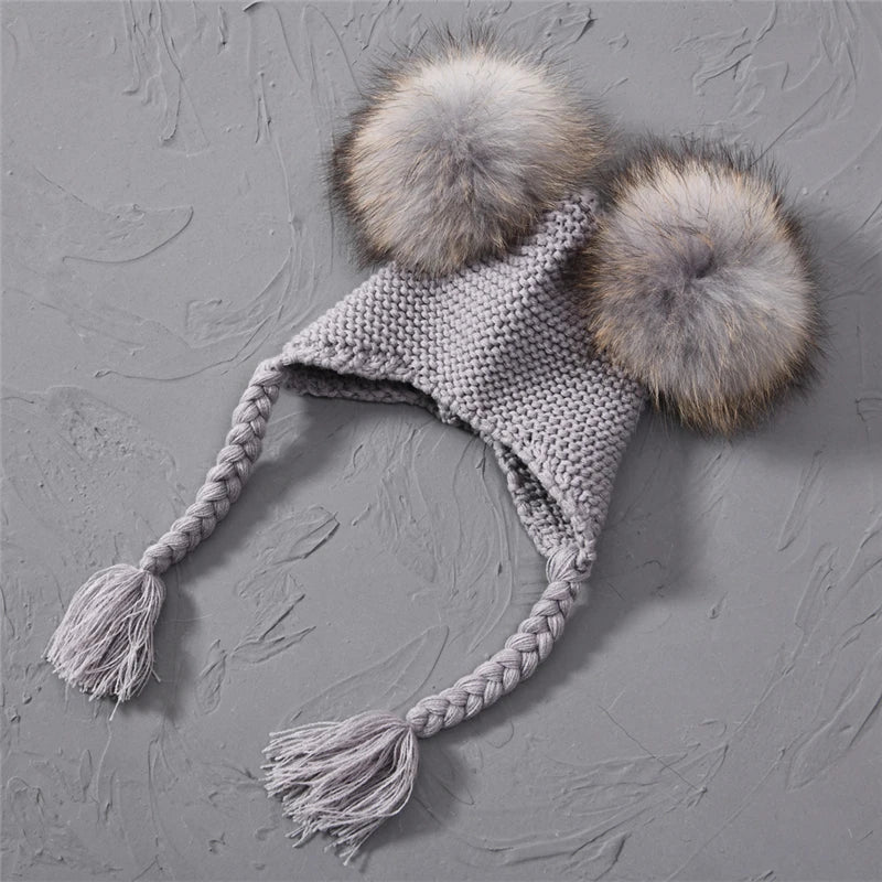 Gorro de punto con dos pompones de piel auténtica para bebés y niños, gorro de invierno con orejeras para niña y niño