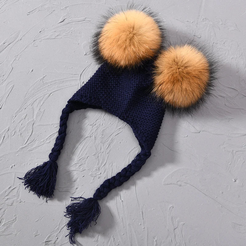 Gorro de punto con dos pompones de piel auténtica para bebés y niños, gorro de invierno con orejeras para niña y niño