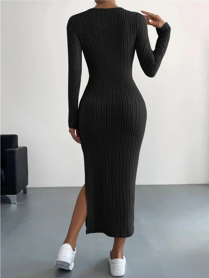Vestido midi de punto de manga larga para otoño-invierno con abertura en el cuello