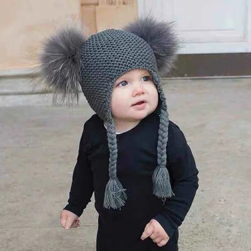 Gorro de punto con dos pompones de piel auténtica para bebés y niños, gorro de invierno con orejeras para niña y niño