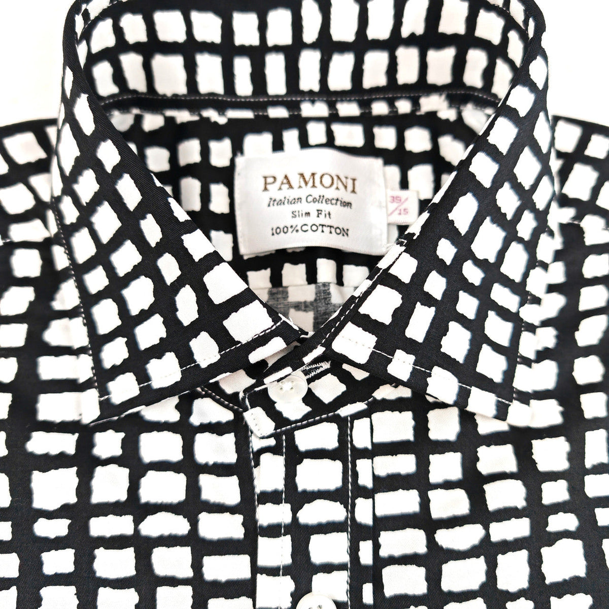 Camisa de cuadros blancos y negros