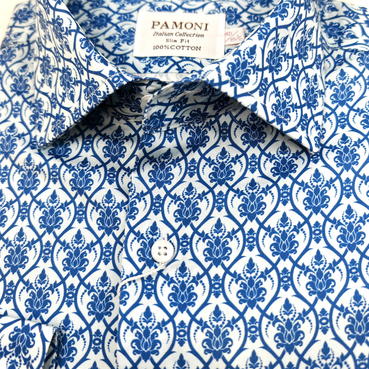 Camisa de algodón entallada para hombre con estampado de azulejos florales en azul