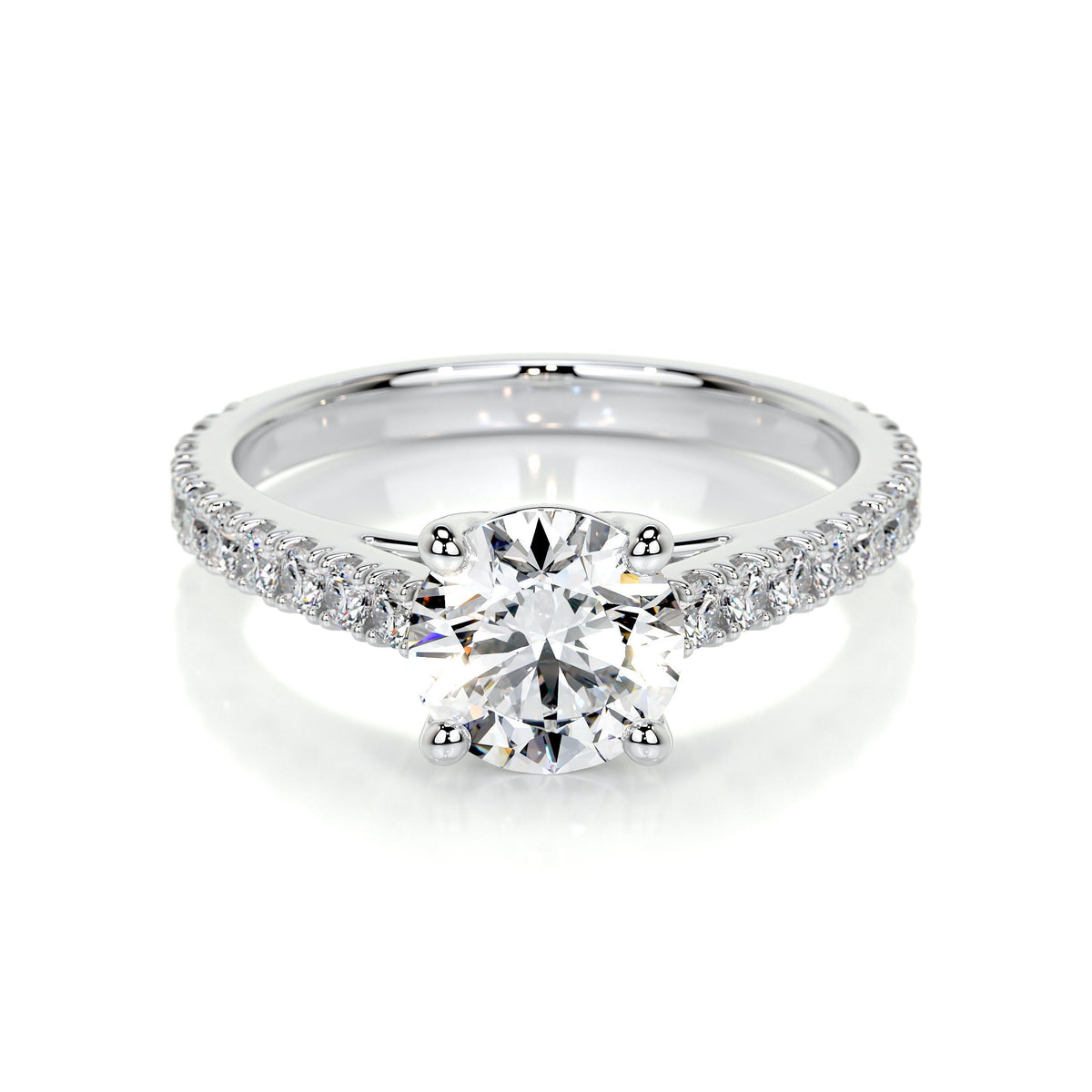 Anillo de compromiso con diamante de laboratorio talla brillante redonda en engaste de canal y oro blanco de 14K (F/VS)