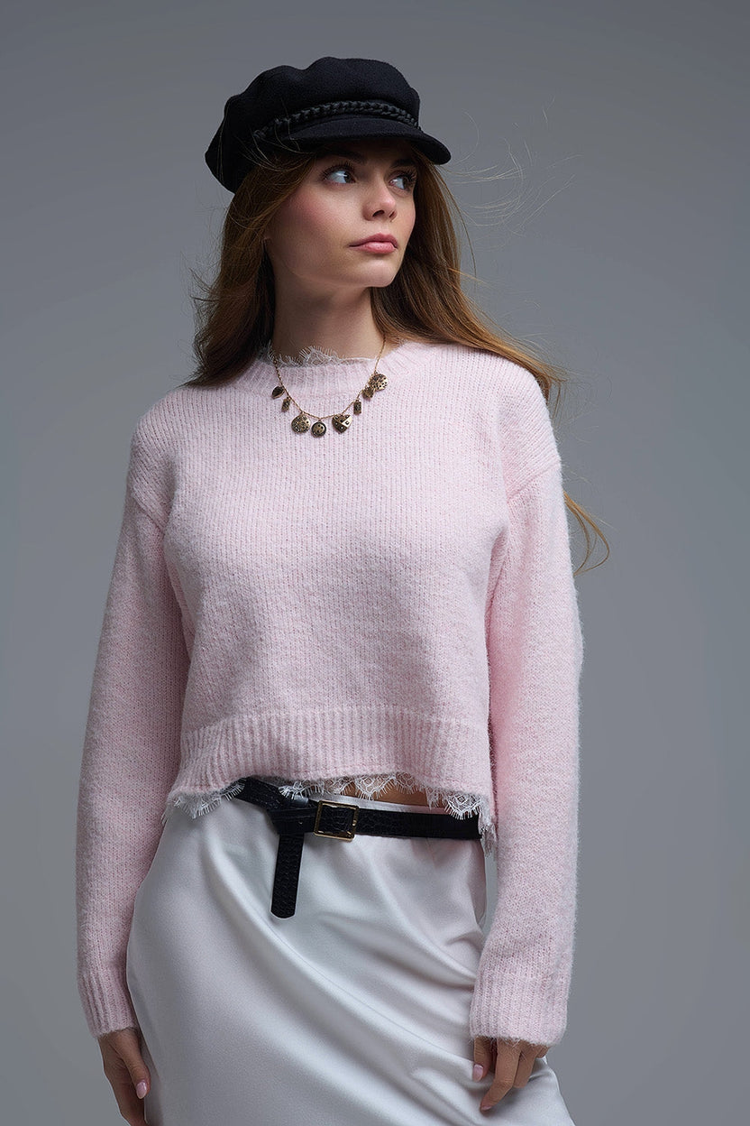 Różowy sweter o luźnym kroju z koronkowym detalem
