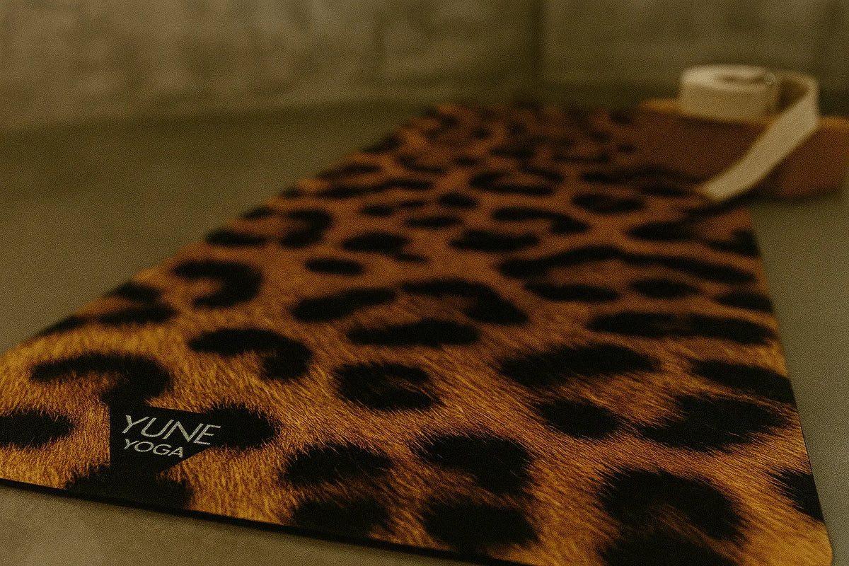 Esterilla de yoga con estampado de leopardo – Ecológica y con agarre mejorado Flow | Yune