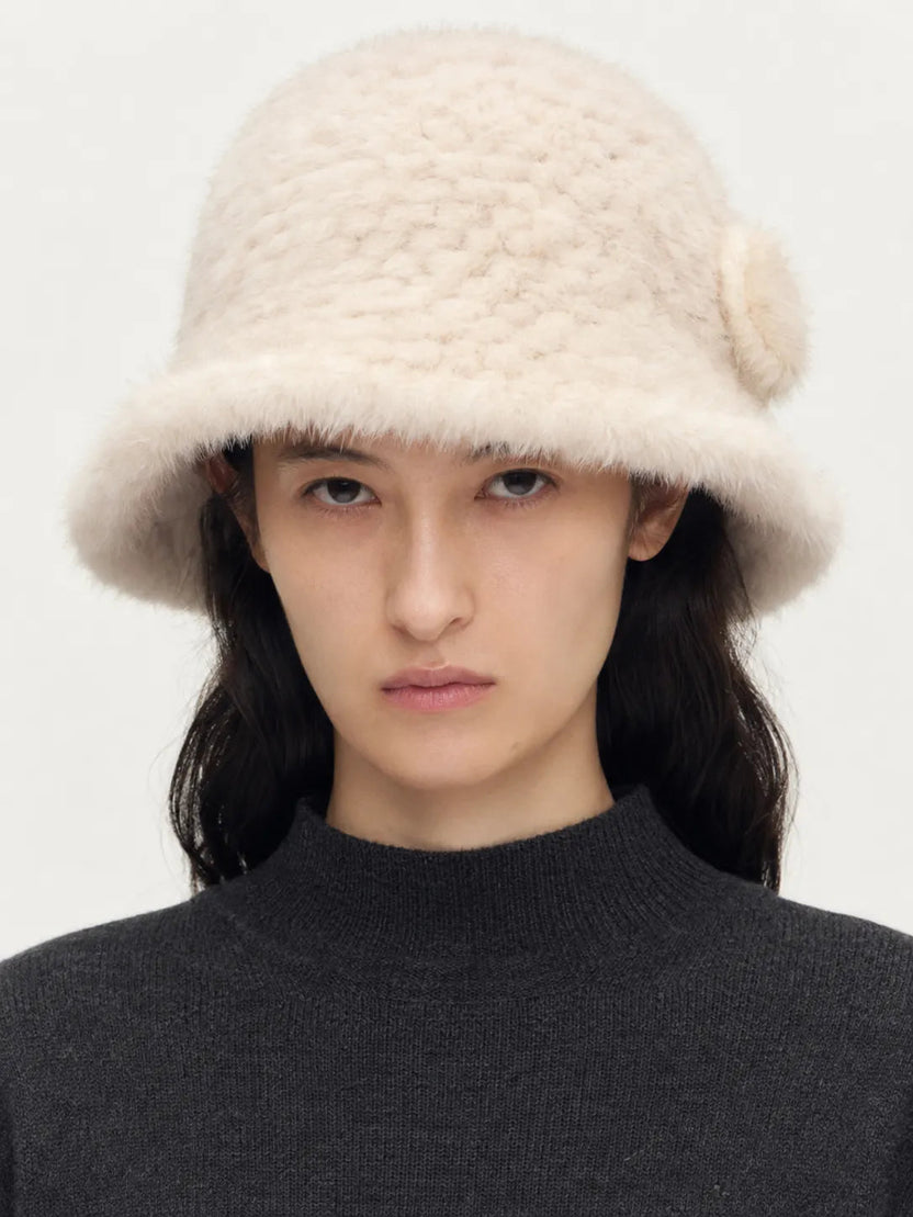 Chapeau cloche en fourrure de vison tissée pour femme avec fleur de camélia