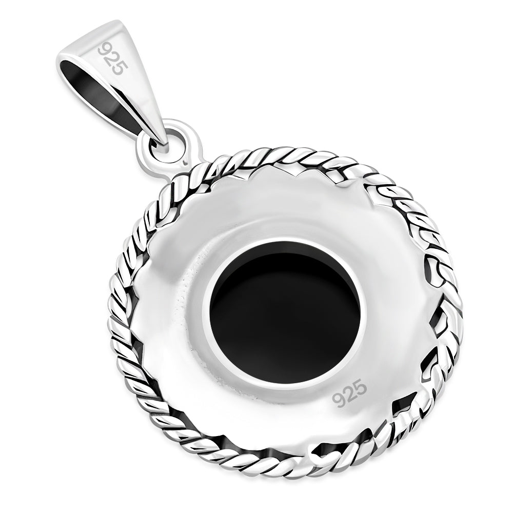 Colgante de plata con nudo celta y ónice negro redondo