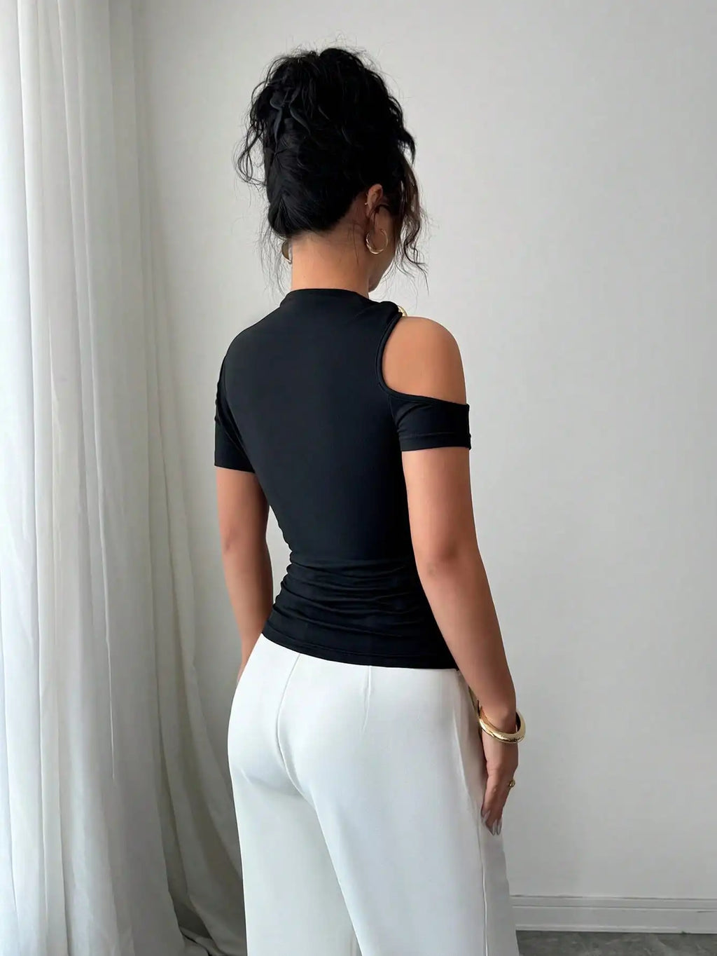 Camiseta de punto de manga corta con hombros descubiertos para mujer con ligera elasticidad
