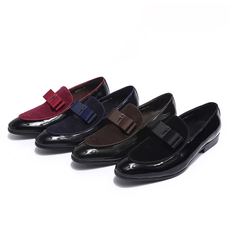 Handgjorda herrloafers i äkta lackläder och mocka, patchwork-design med rosett, finskor för bröllop, bankett och formella tillfällen