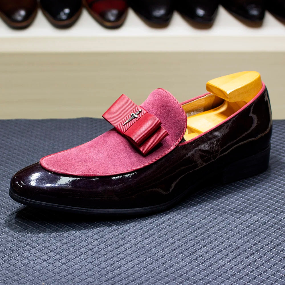 Handgjorda herrloafers i äkta lackläder och mocka, patchwork-design med rosett, finskor för bröllop, bankett och formella tillfällen