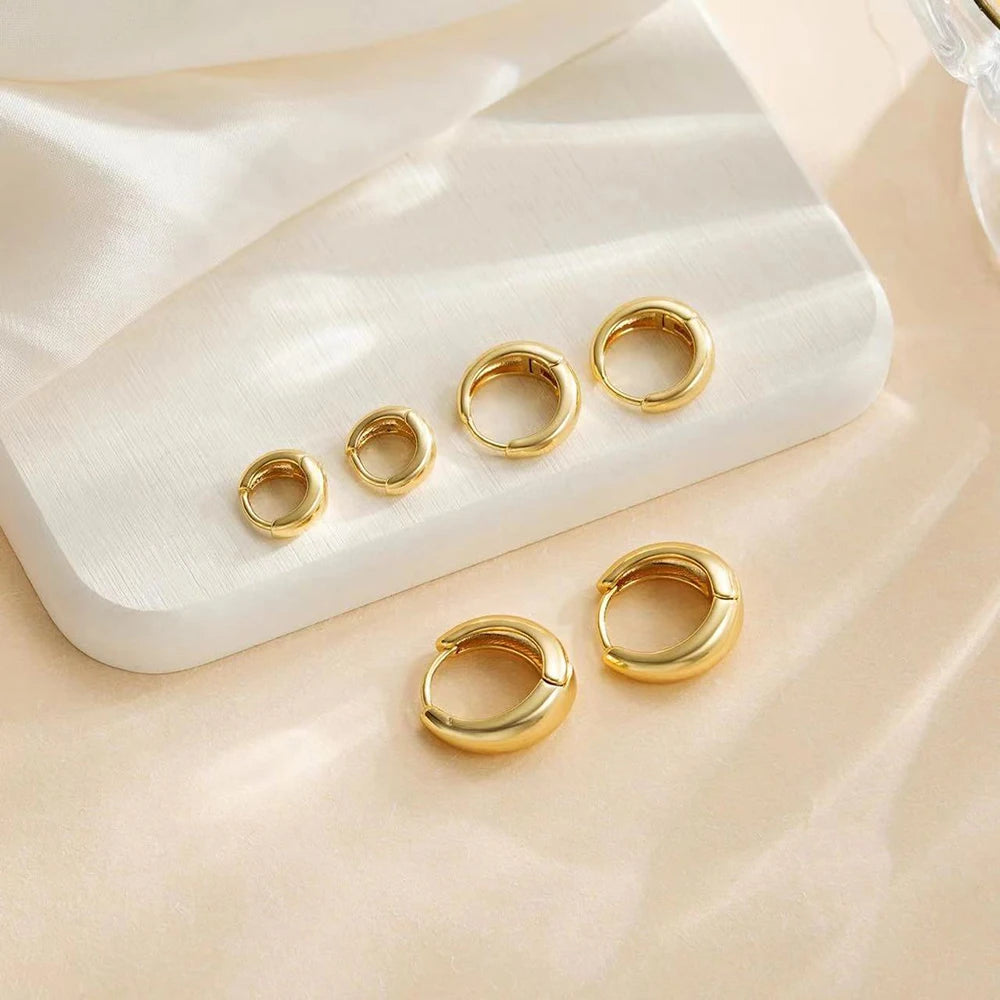 Pendientes de aro tipo huggie redondos minimalistas de acero inoxidable para mujer