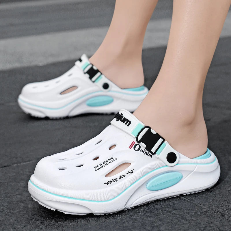 Nuevos zuecos clásicos de verano para hombre, pantuflas transpirables de jardín, zapatos de EVA para exteriores, sandalias de playa cómodas, chanclas antideslizantes para el hogar
