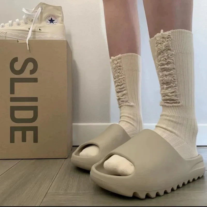 2026 Thick Sole Slippers Men Women Soft Bottom Indoor Home Slides Sandals Light Beach Shoes for Men Platform Slippers Flip Flops