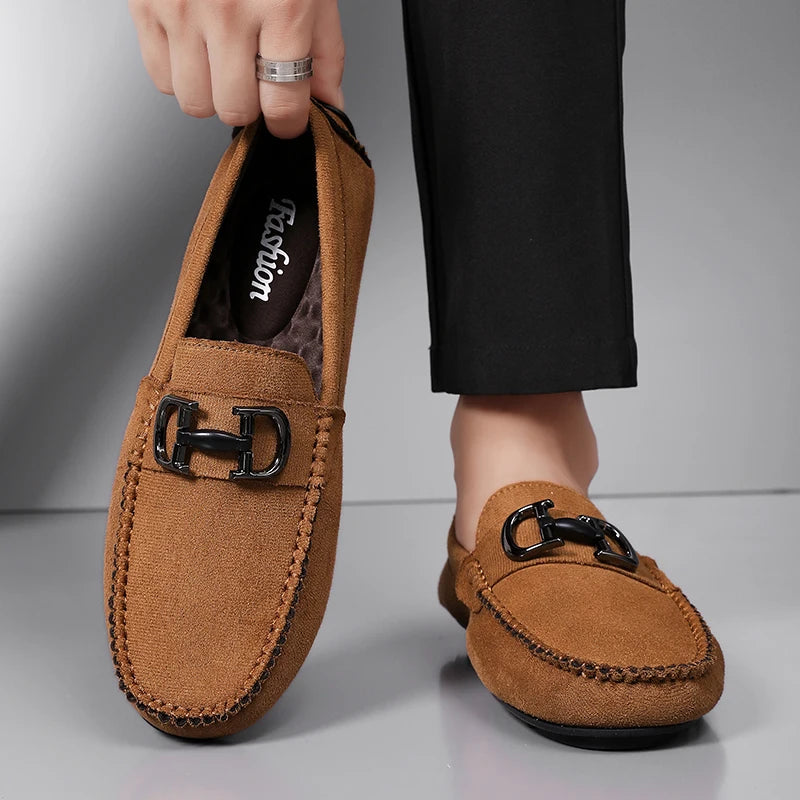 Nya bekväma fritidsskor för herrar 2025 med mjuk sula, mångsidig slip-on-modell, storlek 46 och 47