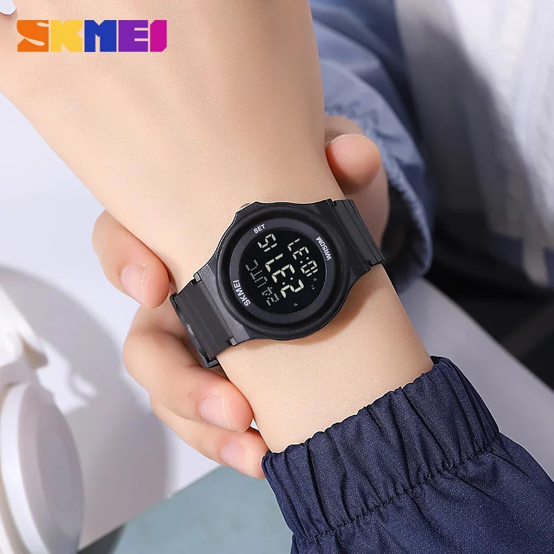 Reloj digital para niños SKMEI 2303 resistente al agua con caja de plástico a prueba de golpes