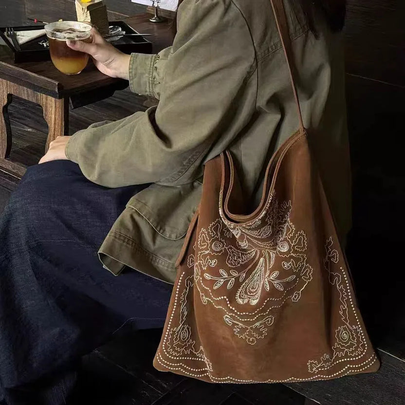 Damska zamszowa torba typu tote w stylu vintage z haftem boho, o dużej pojemności
