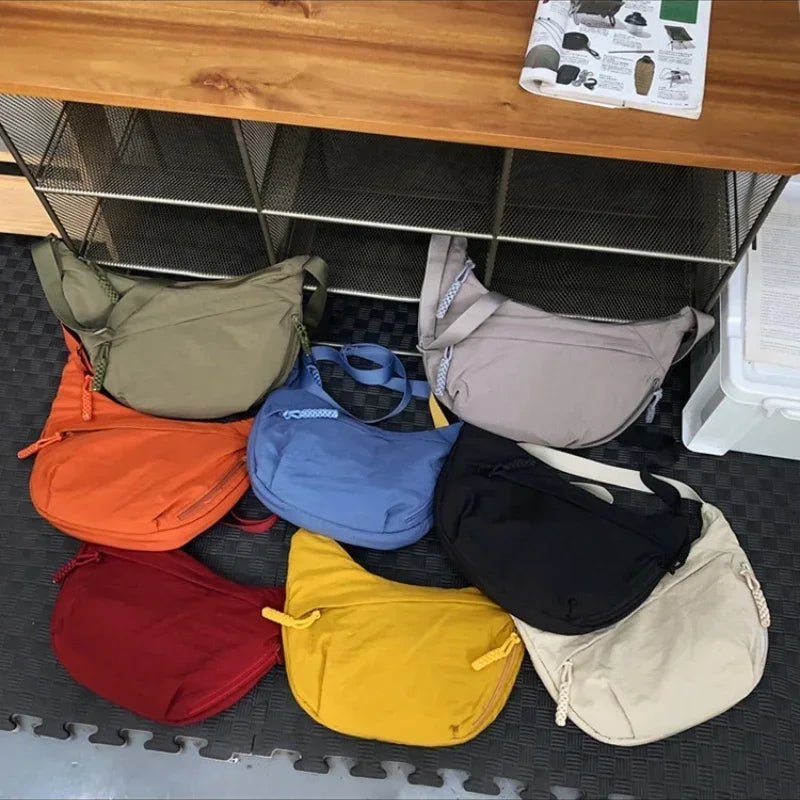Trendig axelväska i mjukt tyg för kvinnor, enfärgad, studentstil, avslappnad stor handväska, crossbody-väska, hobo-väska för damer