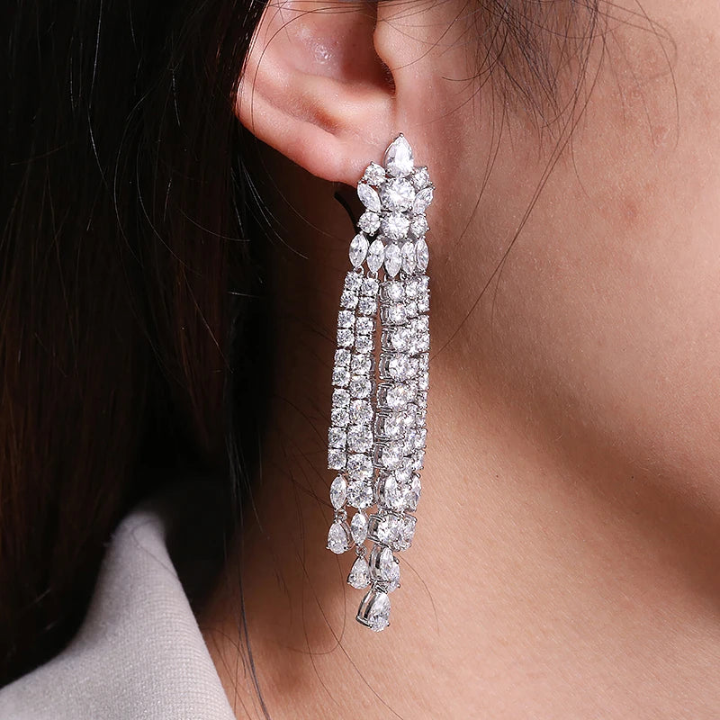 Pendientes de borla de moissanita en oro blanco de 10K AEAW para mujer, joyería fina hecha a mano para regalo de compromiso, novia o fiesta, nuevo