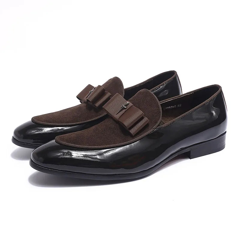 Handgjorda herrloafers i äkta lackläder och mocka, patchwork-design med rosett, finskor för bröllop, bankett och formella tillfällen