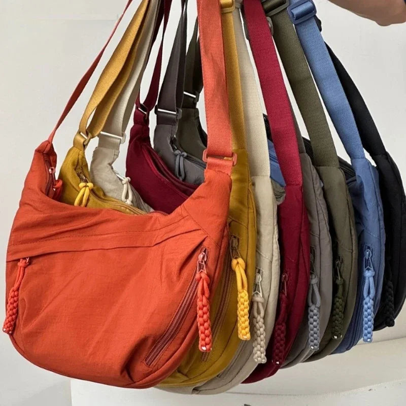 Trendig axelväska i mjukt tyg för kvinnor, enfärgad, studentstil, avslappnad stor handväska, crossbody-väska, hobo-väska för damer