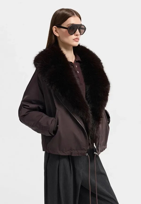 Chaqueta parka corta de estilo motero con cuello de piel sintética marrón oscuro para mujer