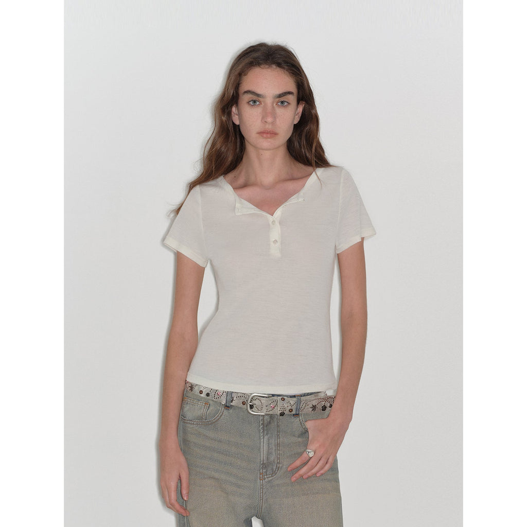 Camiseta ajustada de cuello henley "Simple Advent" de fina lana australiana agradable al tacto