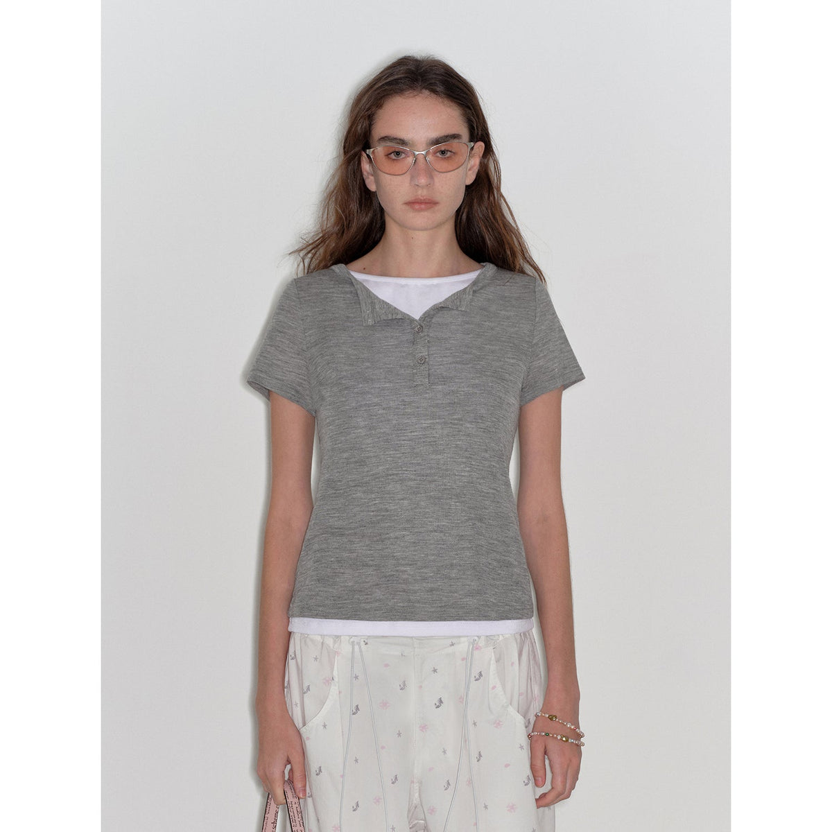 Camiseta ajustada de cuello henley "Simple Advent" de fina lana australiana agradable al tacto