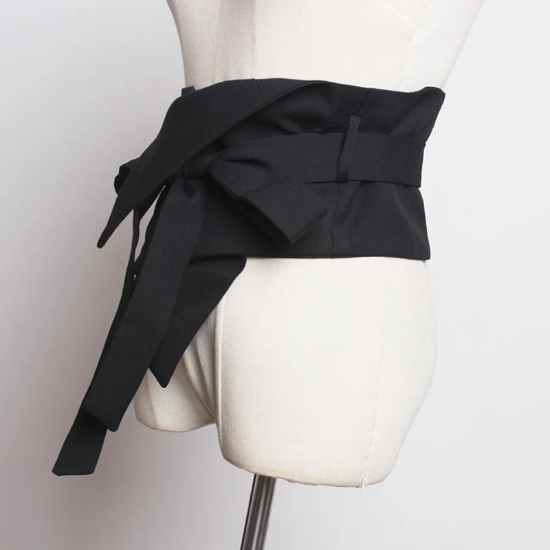 [EAM] Schwarzer asymmetrischer Stoffgürtel mit Schleife und Bandage, breiter Gürtel, Persönlichkeit, Damen, neue Mode, Trend, All-Match, Frühling/Herbst 2026 1A778