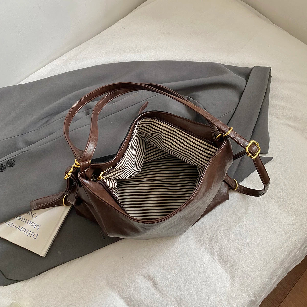 Bolso de hombro tipo hobo para mujer LEFTSIDE de gamuza sintética con cierre de cremallera