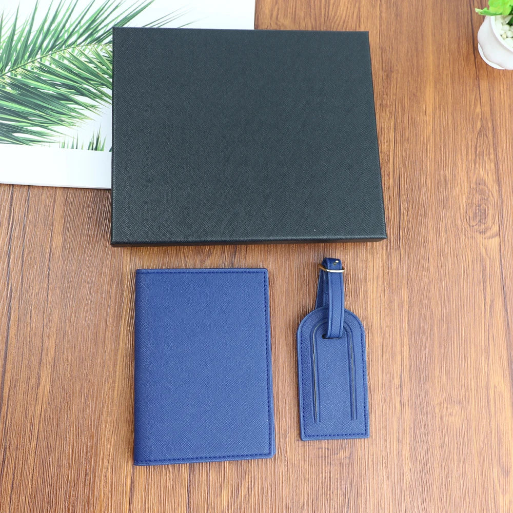 Set de nombre personalizado, porta pasaporte y etiqueta de equipaje de piel sintética Saffiano unisex en caja de regalo