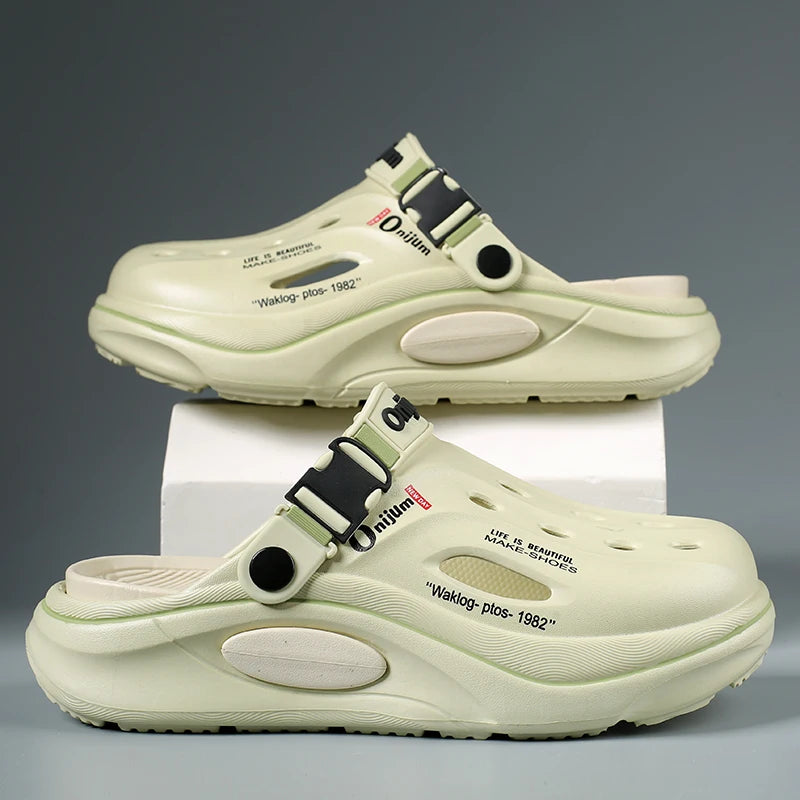 Nuevos zuecos clásicos de verano para hombre, pantuflas transpirables de jardín, zapatos de EVA para exteriores, sandalias de playa cómodas, chanclas antideslizantes para el hogar