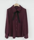 Chiffonblus med rosett – preppy stil