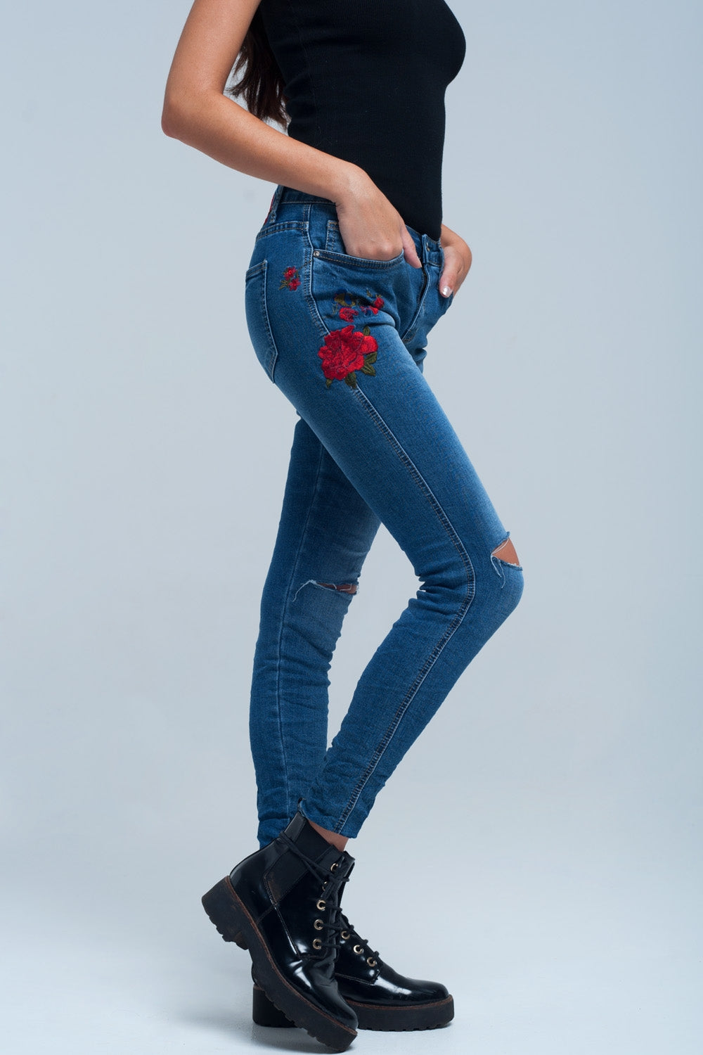 Jeansy rurki z haftem