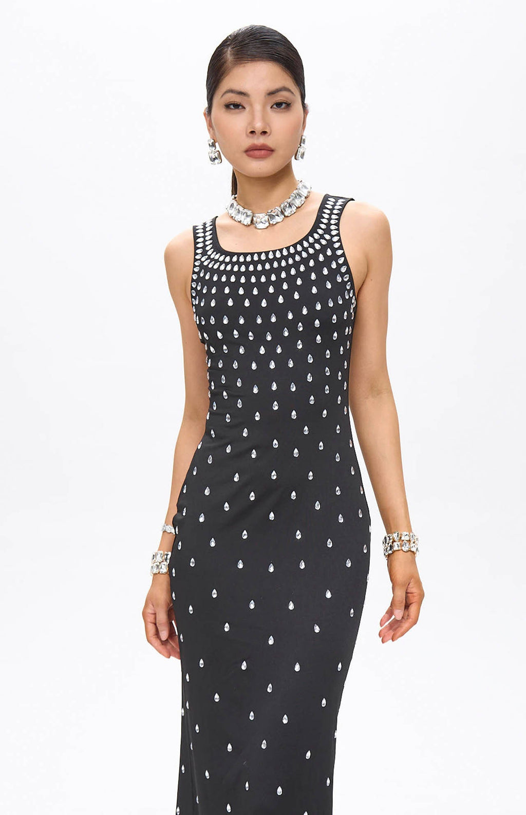 Vestido largo negro Zaka con cristales decorativos