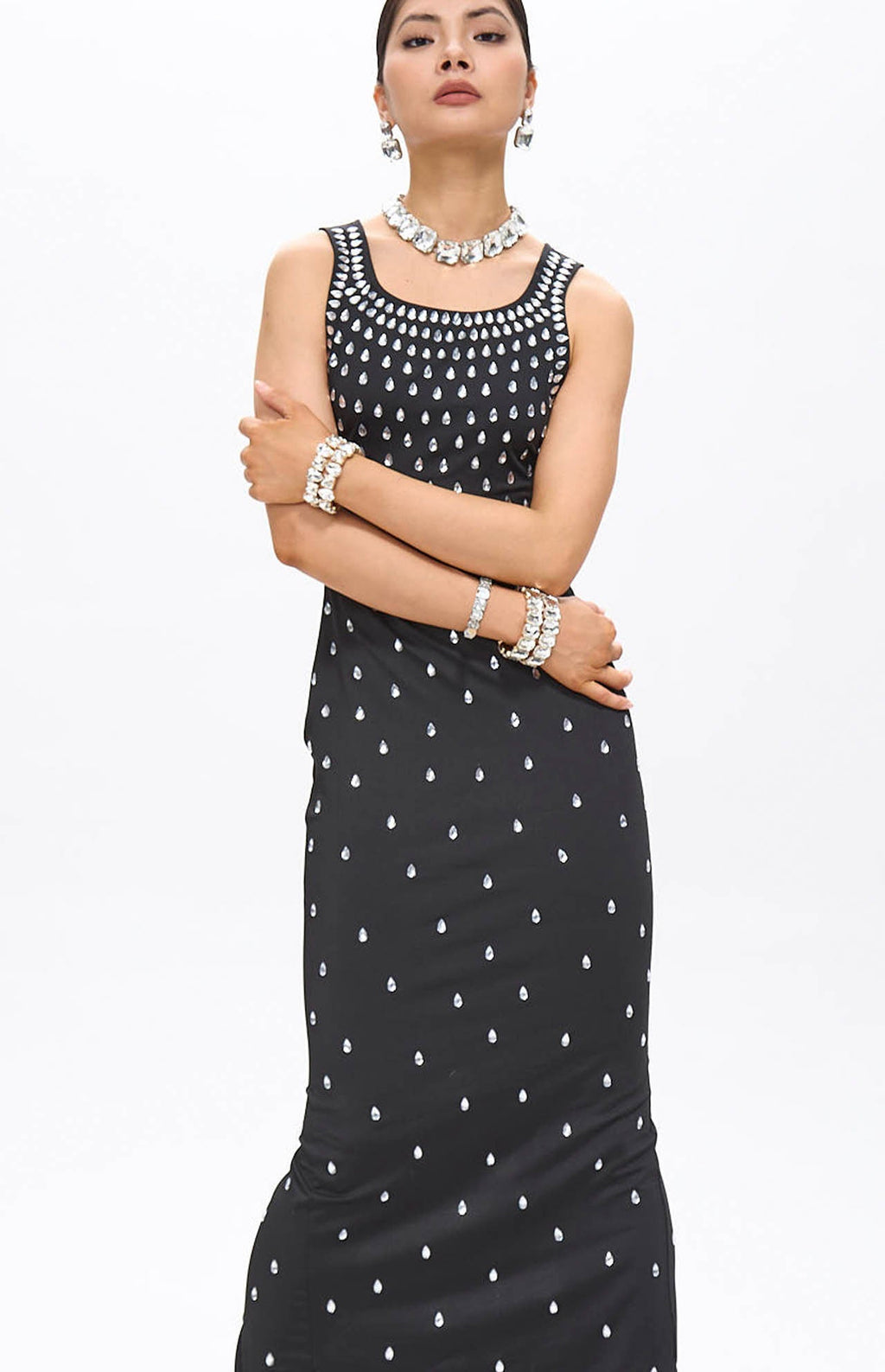 Vestido largo negro Zaka con cristales decorativos