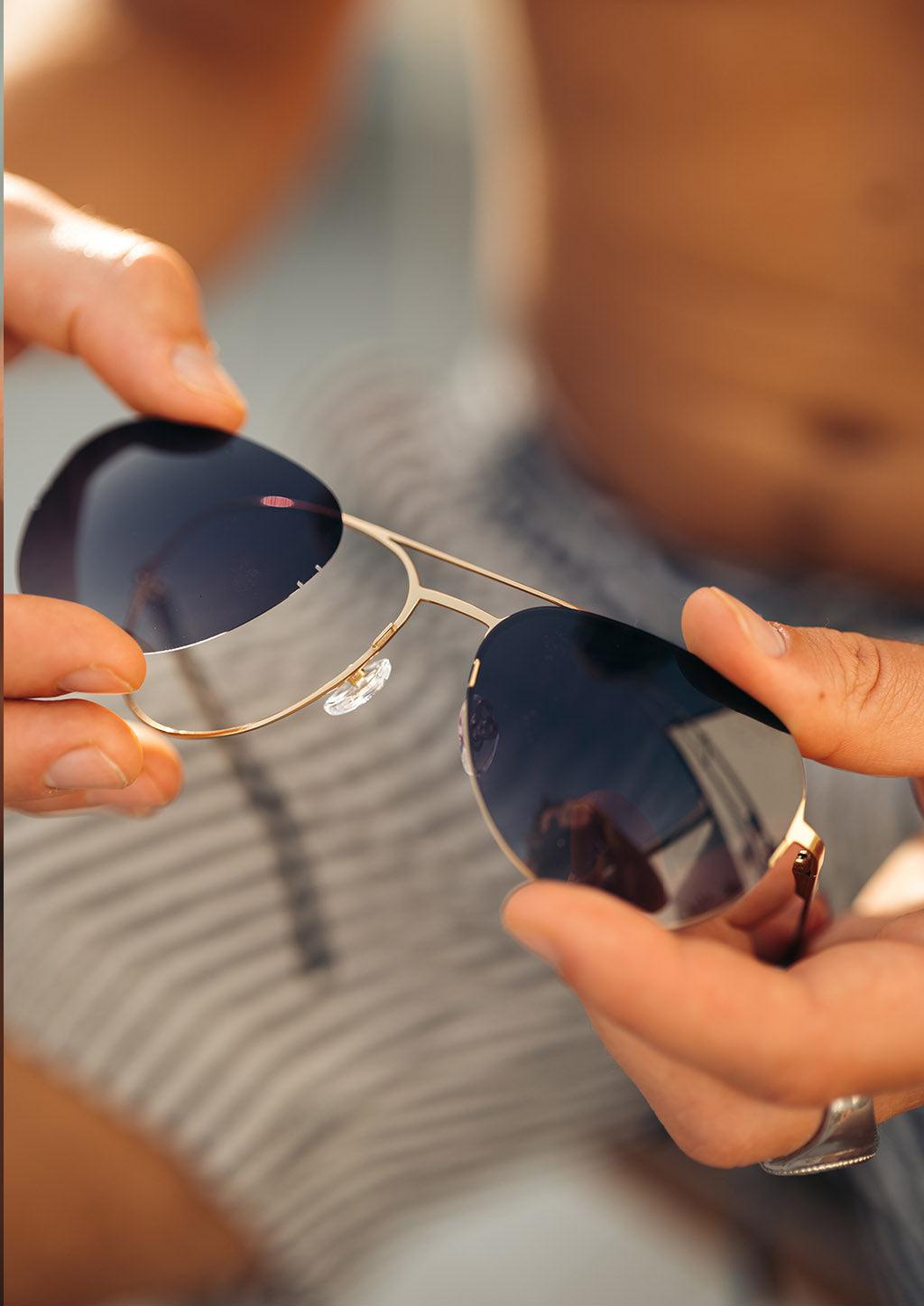 Gafas de sol aviador de titanio - V2 - Bañadas en ORO de 24K
