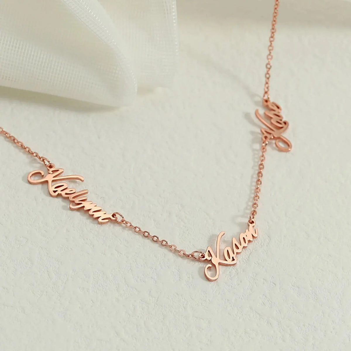 Namnhalsband med flera namn - Personligt namnhalsband