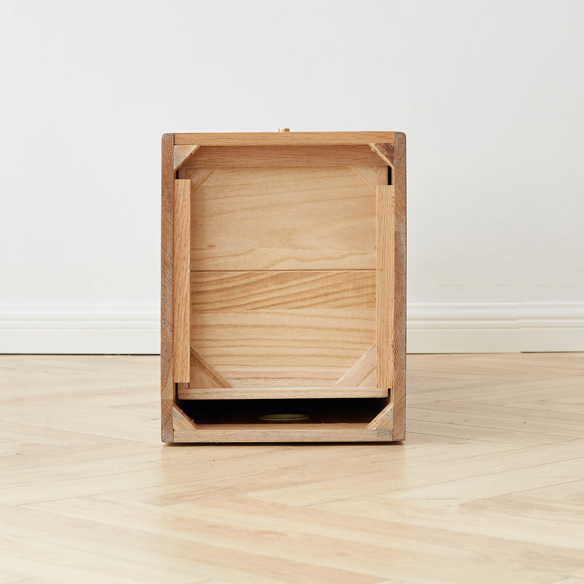 Mesita de noche de roble macizo con cajonera para salón - Mueble esquinero independiente con cuatro cajones
