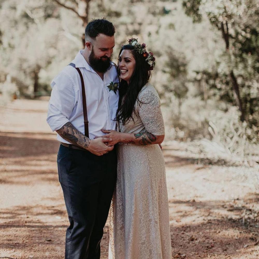 Vestido de novia de encaje con cuello cruzado #1124