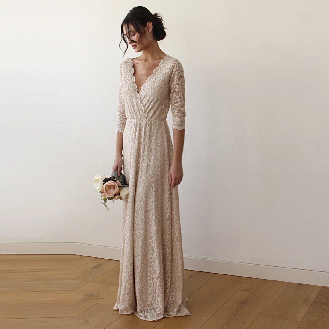 Vestido de novia de encaje con cuello cruzado #1124
