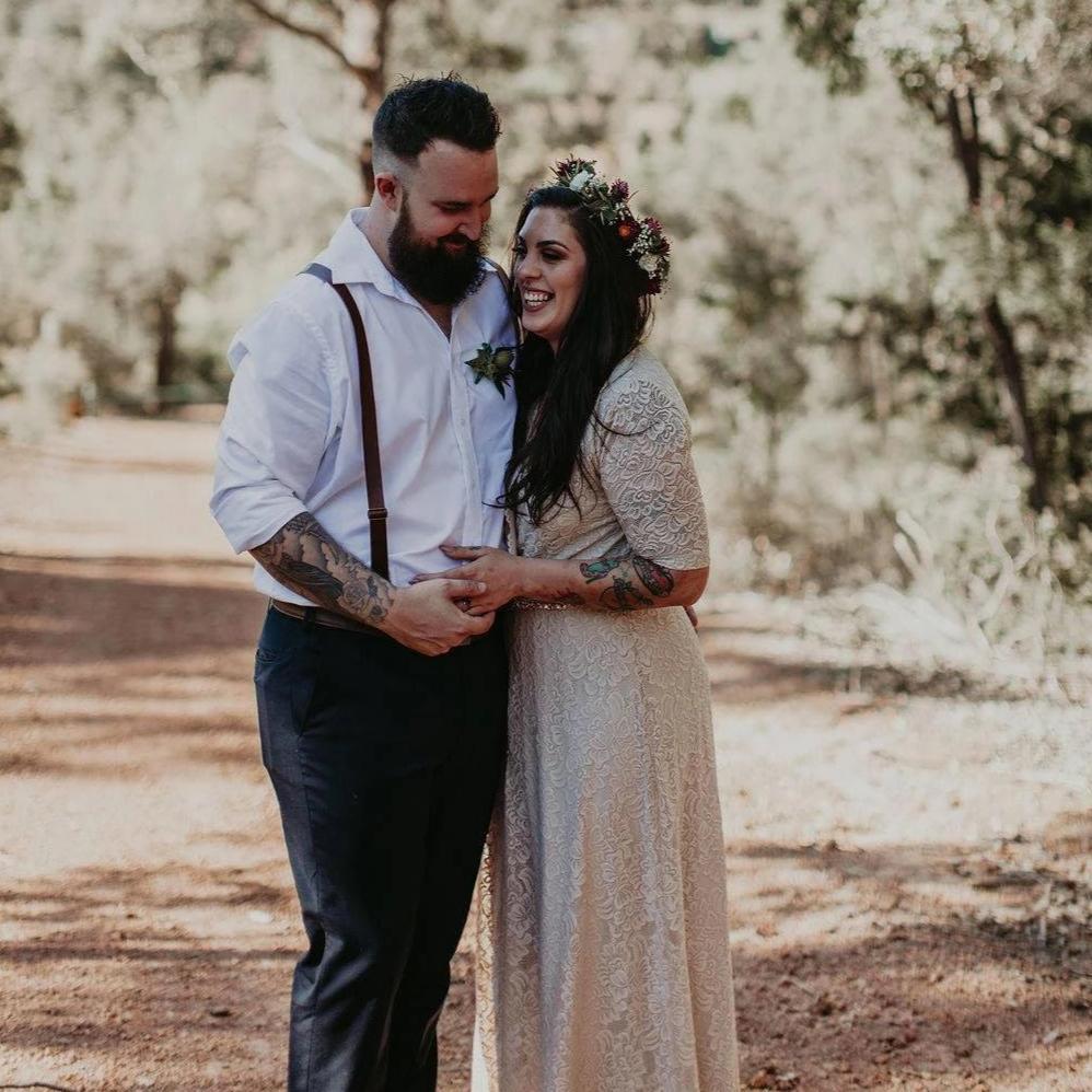 Vestido de novia de encaje con cuello cruzado #1124