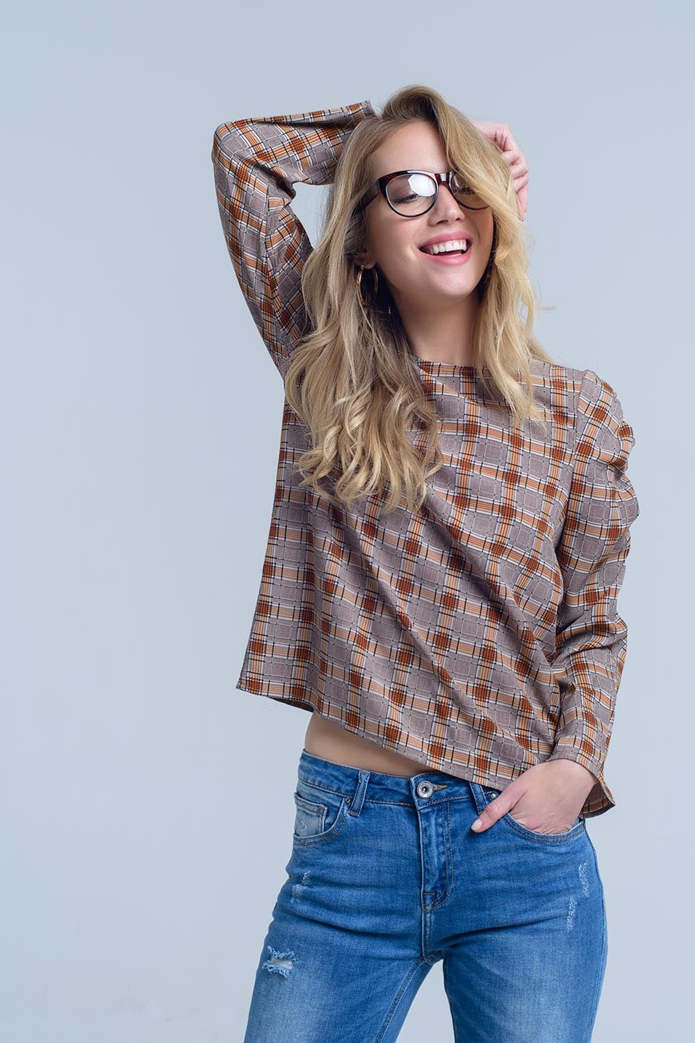 Top marrón con estampado de cuadros