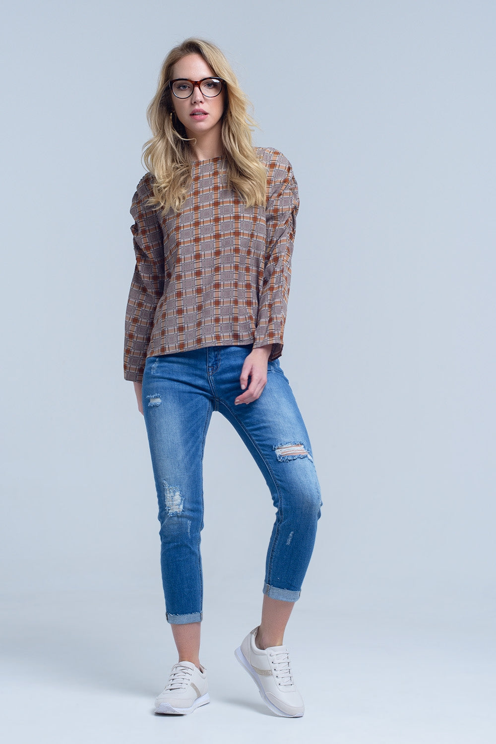 Top marrón con estampado de cuadros