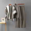 Modisches Strick-Set: Cape, Rundhalspullover und weite Hose für Damen