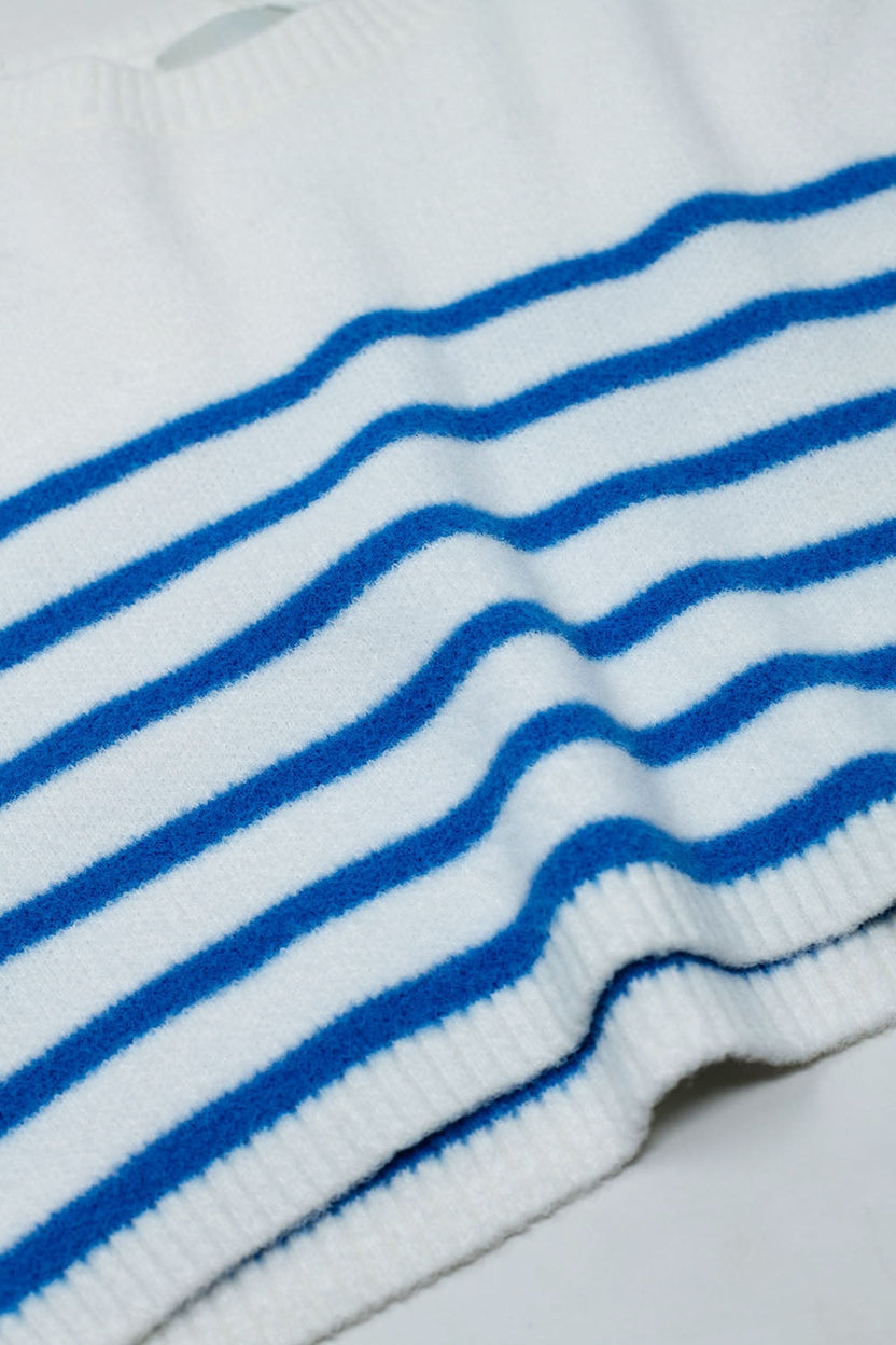 Krótki sweter w paski z dekoltem typu łódka