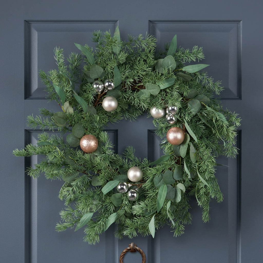 26" Pineneedle Wreath With Ball