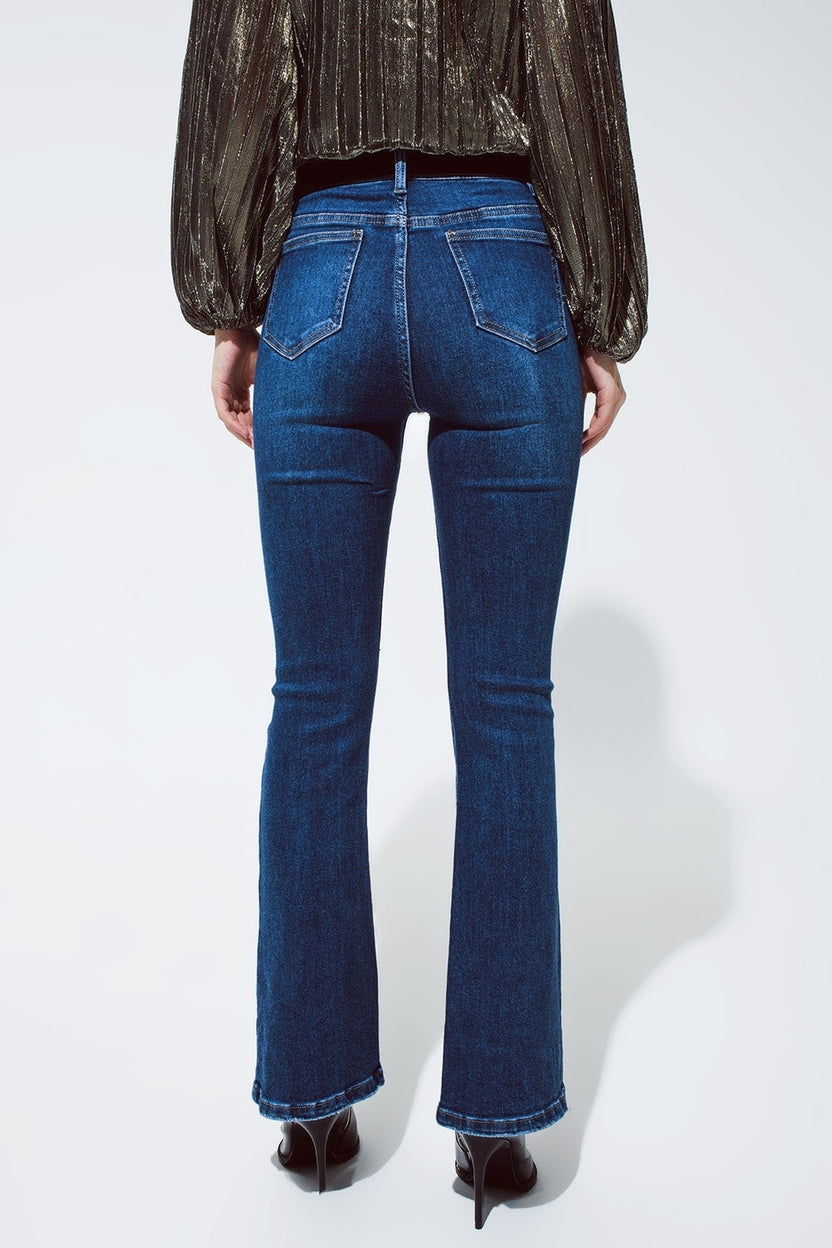 Jeans acampanados con detalle de estrellas brillantes en azul