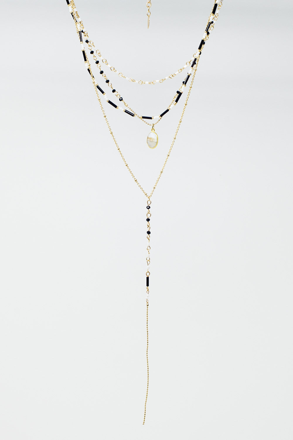 Collar 4 en 1 dorado con cuentas blancas y negras